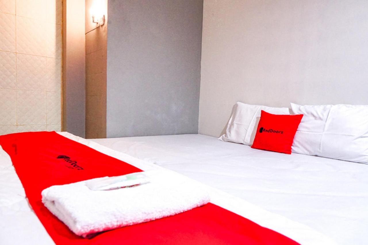 Hotel Reddoorz @ Citraland Surabaya Exterior foto