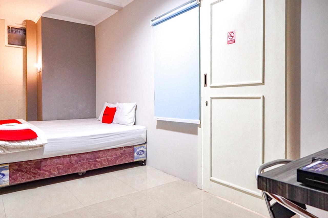 Hotel Reddoorz @ Citraland Surabaya Exterior foto